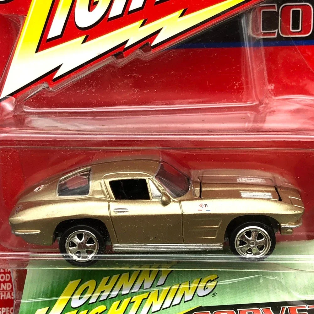 Johnny Lightning 1963 Corvette Split Window Gold Diecast 1/64 Pro Collector Tin